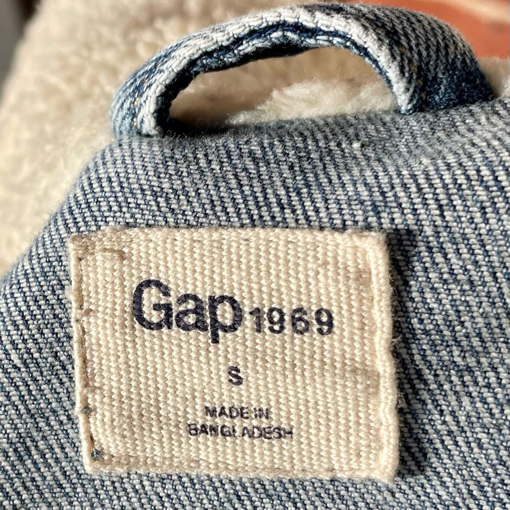 Vintage Gap Sherpa Lined Denim Trucker Jacket Small Blue Jean Rocker Cowboy Coat - Picture 5 of 12